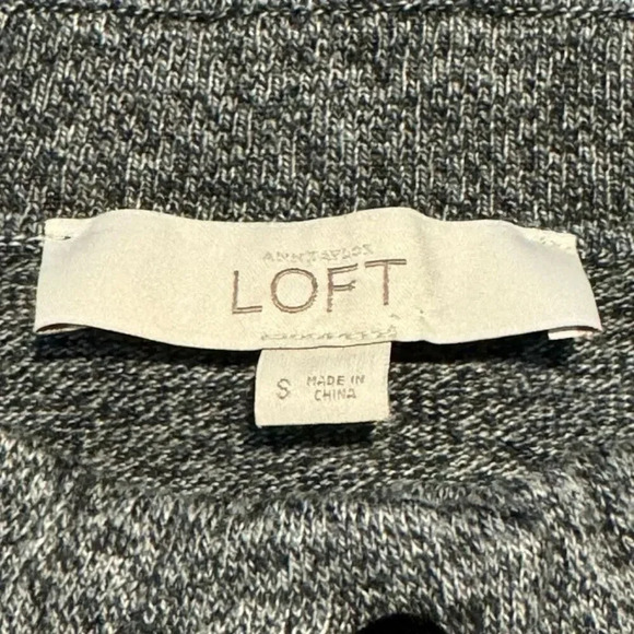 LOFT Women’s Small Gray 3/4 Sleeve Pleated Scoop Neck Velvet Button Cardigan - Picture 4 of 7